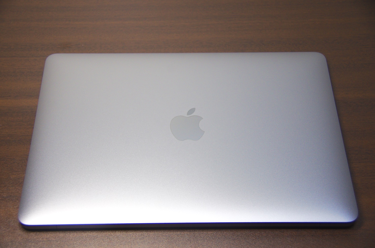 レビュー】薄くてかっこいい！新型MacBook 12インチ スペースグレイが 