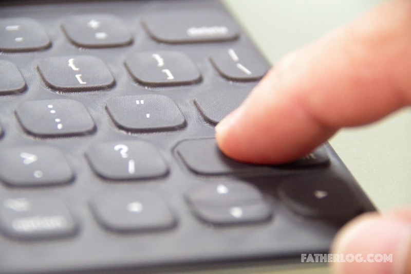 9-7-iPad-Pro-Smart-Keyboard-14