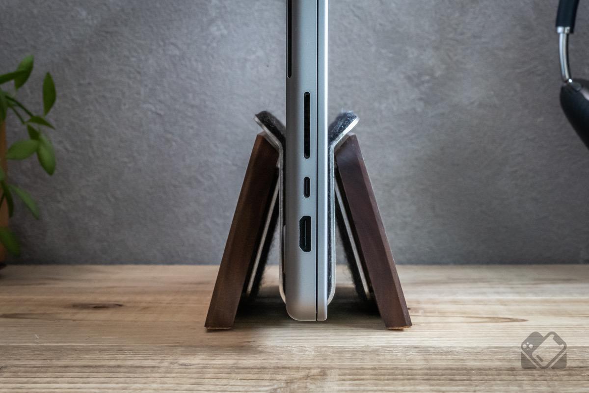 厚みのある16インチMacBook Pro（M1）をしっかり支える包容力