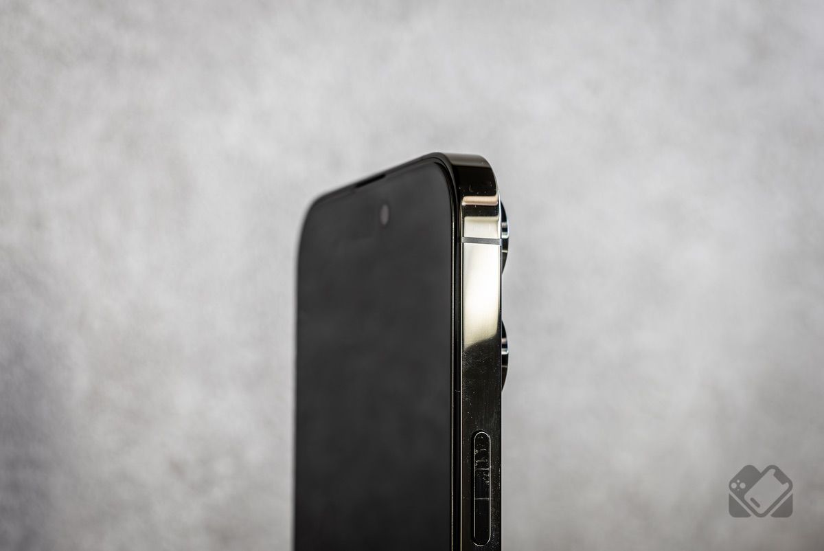 iPhoneとキレイに一体化するTORRASガラスフィルム